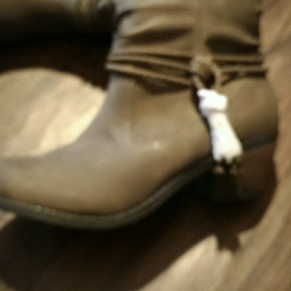 Boots - Picture 3 of 3